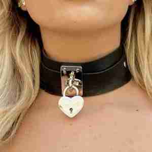KEY TO MY HEART FAUX LEATHER CHOKER