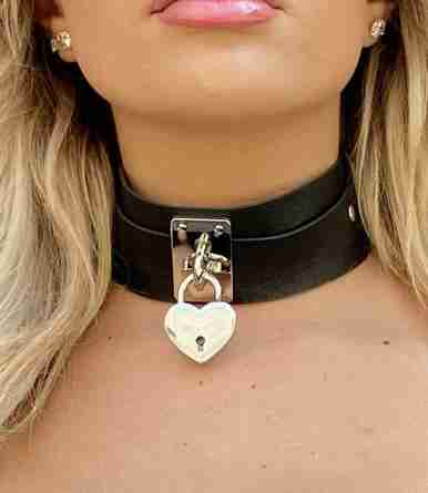 KEY TO MY HEART FAUX LEATHER CHOKER